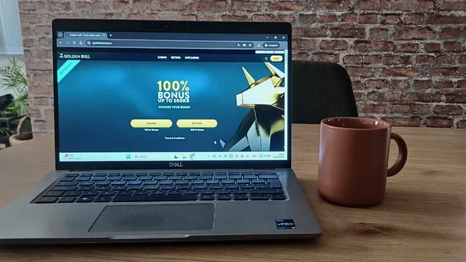 Golden Bull Casino startsida på dator