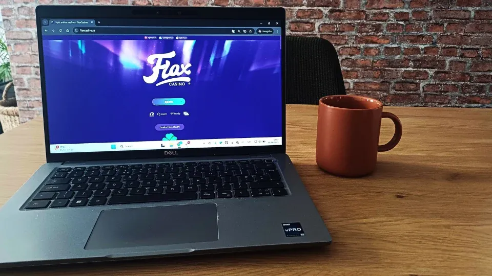 Flax Casino startsida på dator